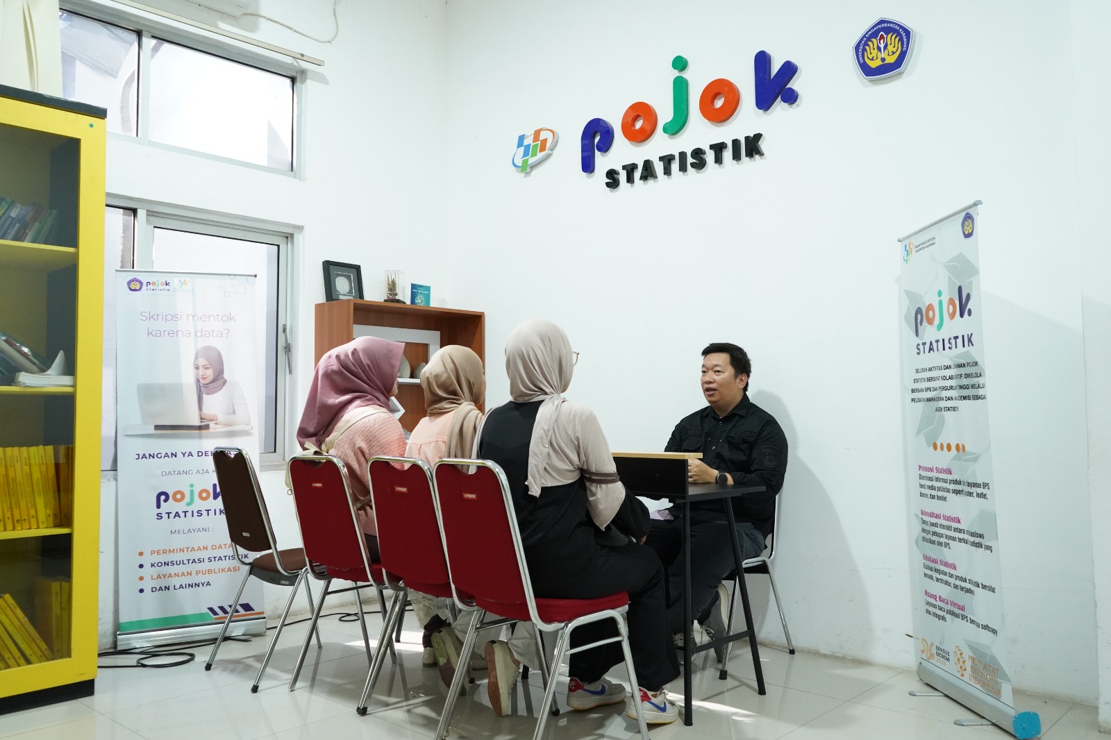 Suasana Pojok Statistik FEB UNSIKA